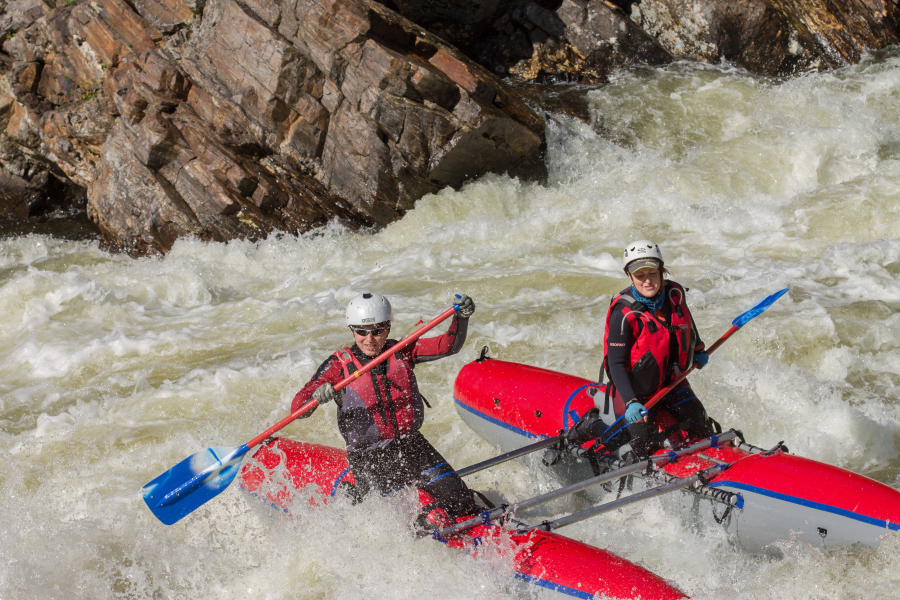 Rafting au Pays Basque avec ARTEKA à Bidarray : une descente fun, nature et encadrée sur la Nive